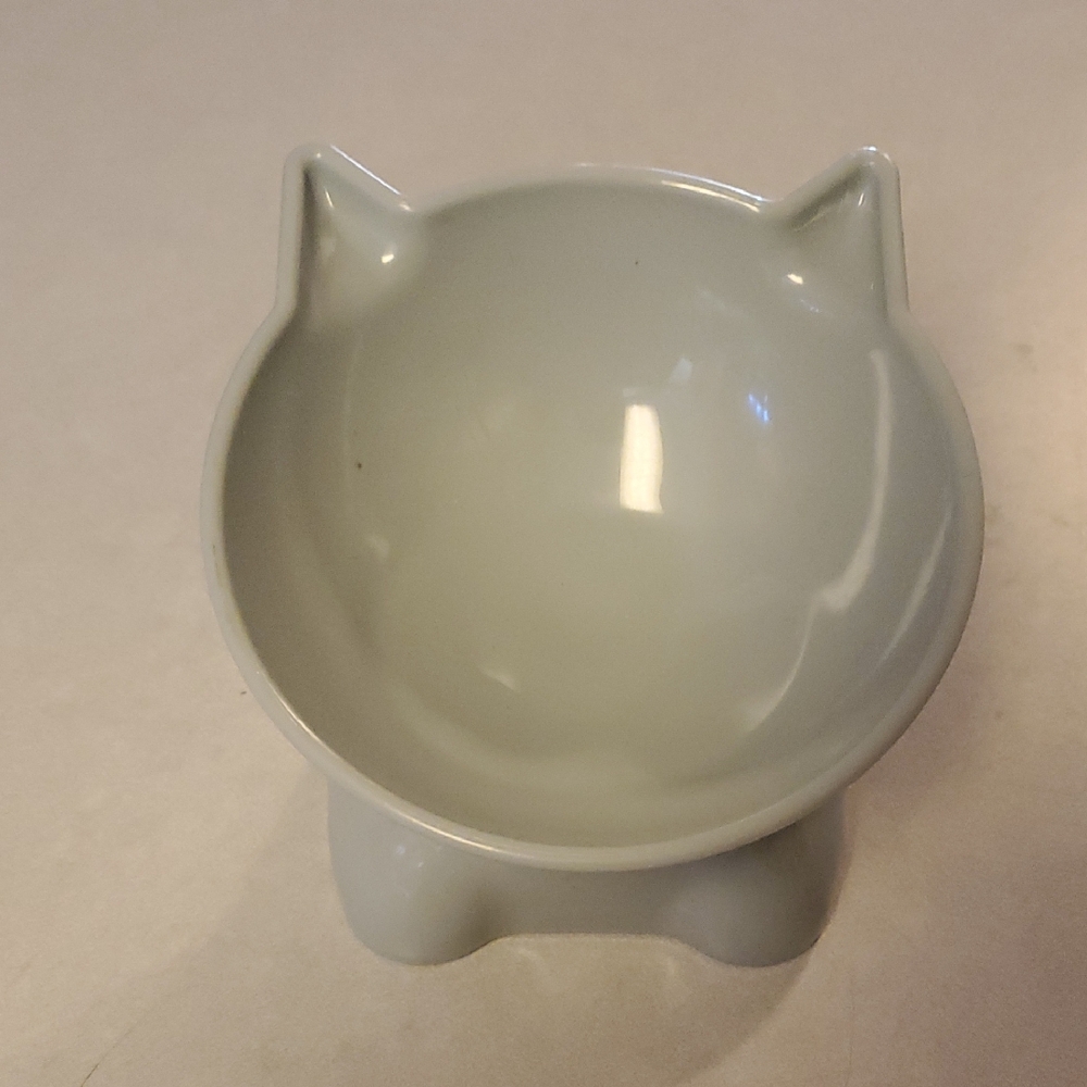 Elevated Cat-Shaped Cat Food Bowl